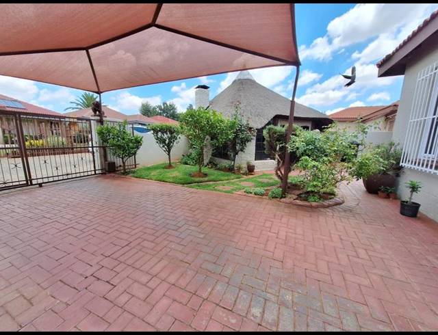 3 BEDROOM PROPERTY TO RENT IN EIKE PARK